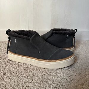 Tom’s lined booties